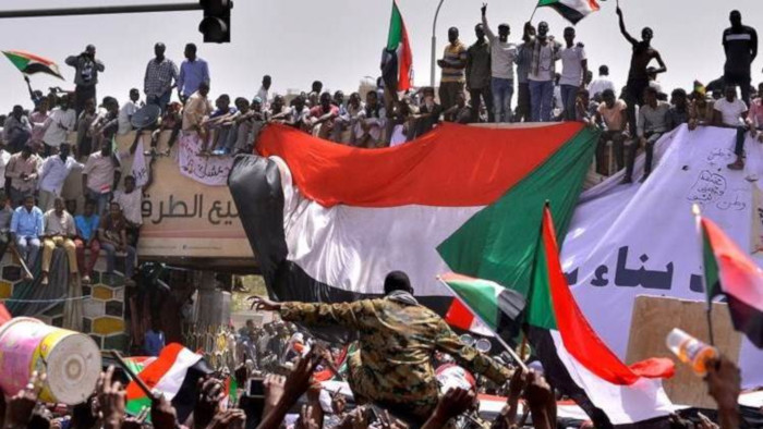 La Asociación de Profesionales de Sudán convocó para este sábado una protesta pacífica de un millón de personas en rechazo al nombramiento del consejo militar.