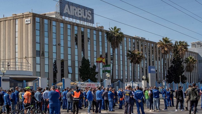 Miles de trabajadores han respaldado de manera masiva la convocatoria a la huelga metalúrgica en Cádiz.