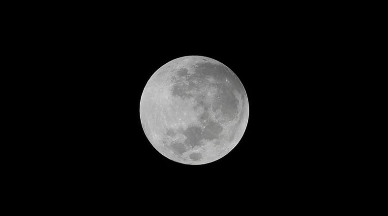 Este fenómeno coincide con la Luna llena de noviembre, que indica el comienzo del invierno y es cuando la Luna está más alejada de la Tierra.