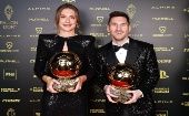 Sin premios en 2020 como consecuencia de la pandemia, Lionel Messi y la española del FC Barcelona Alexia Putellas ganaron en París el  Balón de Oro, premio al mejor futbolista del mundo.