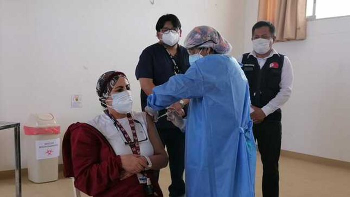 De acuerdo a las autoridades sanitarias, Perú registra un total de 2.272.885 casos confirmados y 202.454 víctimas mortales a causa de la pandemia.