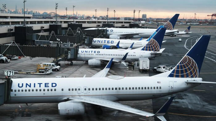De acuerdo a Flightaware, United Airlines cancelo 439 vuelos entre viernes y sábado.