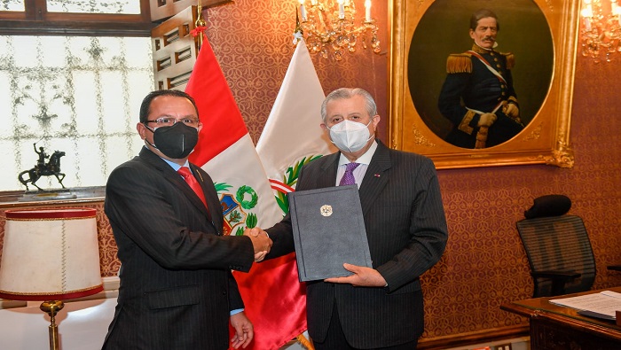 La ceremonia de entrega de credenciales se realizó en el Palacio de Torre Tagle, sede del Ministerio de Relaciones Exteriores.