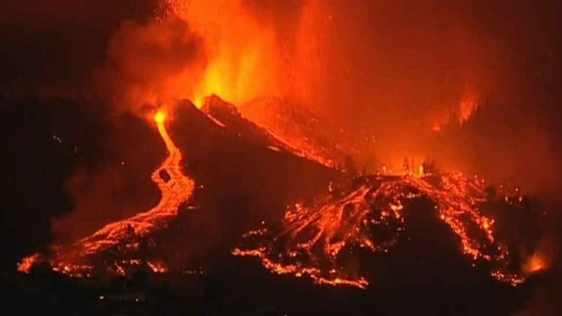 El volcán CumbreVieja en islas Canarias, España, mantuvo en vilo al archipiélago durante 85 días y dejó una estela de destrucción material que remodeló las costas de La Palma.