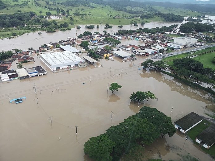 Cerca de 36.000 personas han perdido sus viviendas entre los dos estados por inundaciones o corrimientos de tierra.