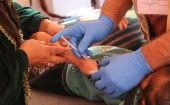 De acuerdo a las autoridades sanitarias sirias, apenas 782.000 personas han sido completamente vacunadas contra la Covid-19, lo cual apenas llega al 5 por ciento de la población del país.