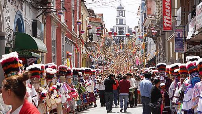 La Unesco explicó que los festejos comprenden procesiones en las que los fieles recorren las calles principales de Tarija visitando la catedral, así como iglesias y otros lugares de devoción.
