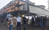 Los trabajadores de una fábrica de teñido y estampado en Surat fueron afectados tras el vertimiento de un químico de un camión cisterna por un desagüe cercano a la fábrica.