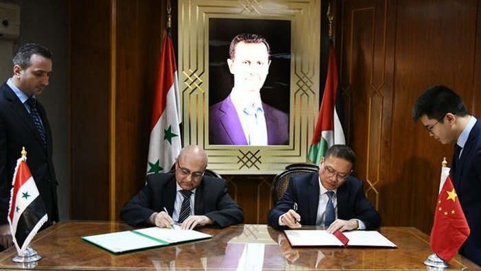 Con la firma del jefe del Órgano de Planificación y Cooperación Internacional, Fadi Al-Khalil, y del embajador chino en Siria, Feng Biao, se hace efectiva la inclusión de Damasco.