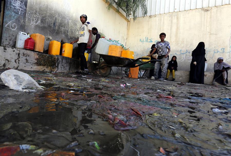 La OCHA alertó que en un futuro cercano 4.6 millones de yemeníes de 15 ciudades podrían carecer de agua y saneamiento.