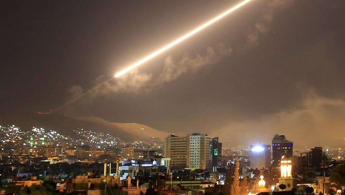 Las defensas aéreas sirias actuaron y derribaron algunos de los misiles del ataque israelí.