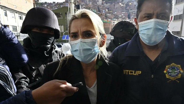 Jeanine Áñez se efrenta a dos causas judiciales relacionadas con su papel en el golpe de Estado de noviembre de 2019, momento en el cual se autoproclamó presidenta del país.