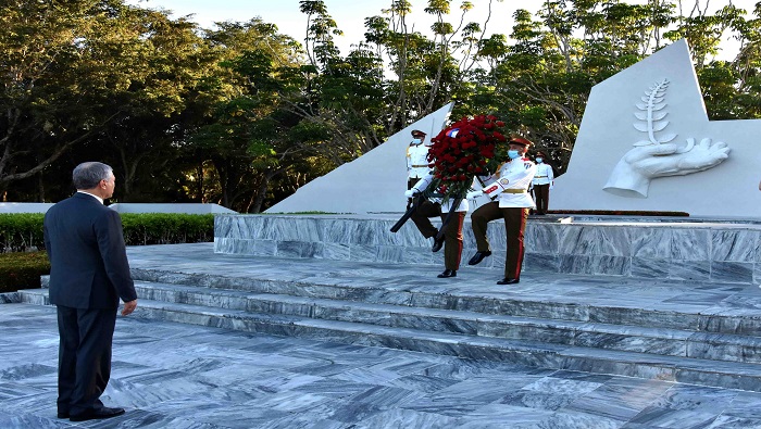 El Presidente de la Duma rindió homenaje en La Habana a soldados soviéticos que perdieron la vida mientras defendían su patria desde Cuba.