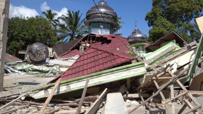 Aún se contabilizan los daños humanos y materiales tras el terremoto que afectó la isla indonesia de Sumatra.