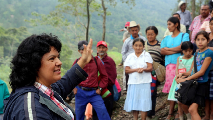 Cáceres fue galardonada en 2015 con el Premio Medioambiental Goldman, máxima distinción internacional para activistas medioambientales.