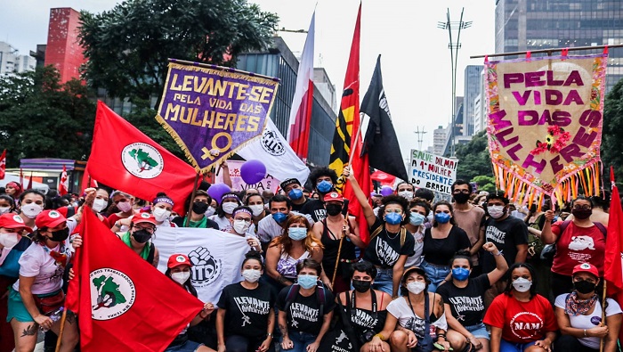 En el municipio de Lençóis Paulista, la acción de protesta ocurrió frente a la entrada principal de Bracell, una empresa con sede en Singapur.