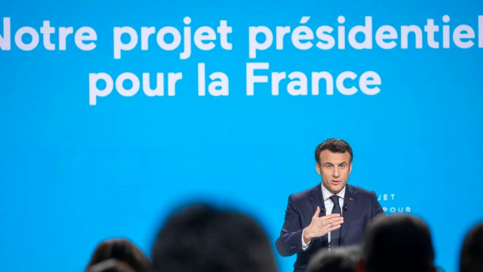 Emmanuel Macron se presenta a la reeleción con el movimiento la Francia en Marcha, y las encuestas lo dan como favorito para ganar en la primera vuelta electoral el 10 de abril.