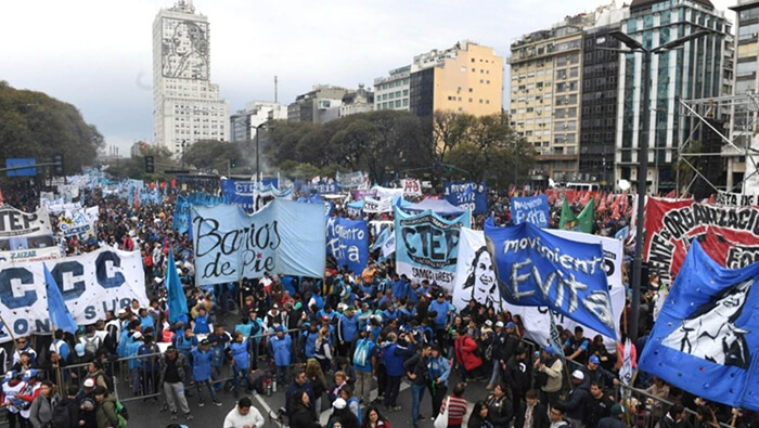 Movimientos y agrupaciones sociales repudiaron el acuerdo sobre el refinanciamiento de la deuda con el FMI alcanzado por el Gobierno de Alberto Fernández.