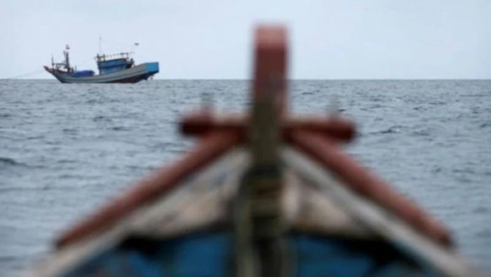 Los indonesios que buscan trabajo ilegalmente en Malasia a menudo corren el riesgo de cruzar mares peligrosos y los accidentes son comunes debido al mal tiempo y las malas medidas de seguridad.