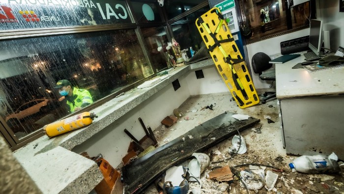 Las autoridades colombianas ofrecieron una recompensa de hasta 300 millones de pesos (79.058 dólares) por los responsables del atentado.