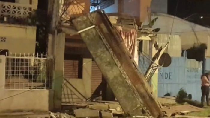 El sismo en Esmeraldas llevó a que numerosas personas evacuaran sus viviendas y salieran a la calle.