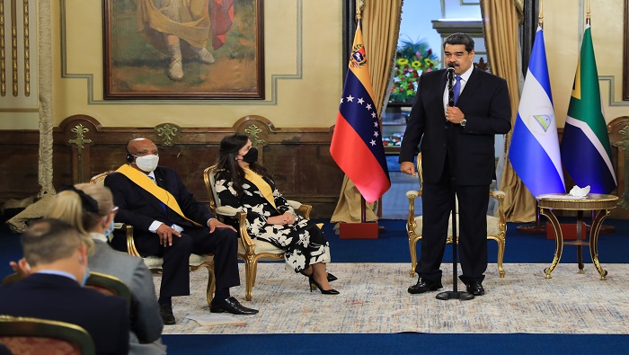 El presidente Maduro anunció una visita a Sudáfrica de una comisión venezolana encabezada por él.