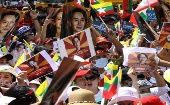 Miles de birmanos han exigido a la junta militar la liberación de Aung San Suu Kyi.