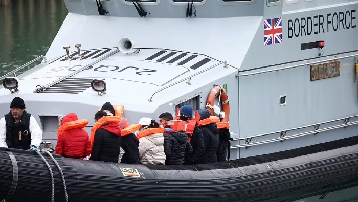 Se cree que más de 6.500 inmigrantes habrían llegado a Reino Unido este año hasta ahora después de cruzar el canal. En 2021, unos 28.526 inmigrantes llegaron a las costas de Reino Unido a bordo de botes y botes pequeños.