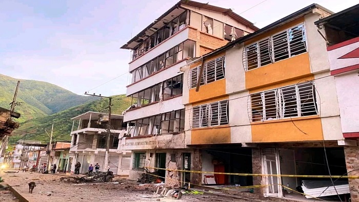 La sede de la Alcadía y varios inmuebles ubicados en las inmediaciones muestran severos daños debido a la explosión.