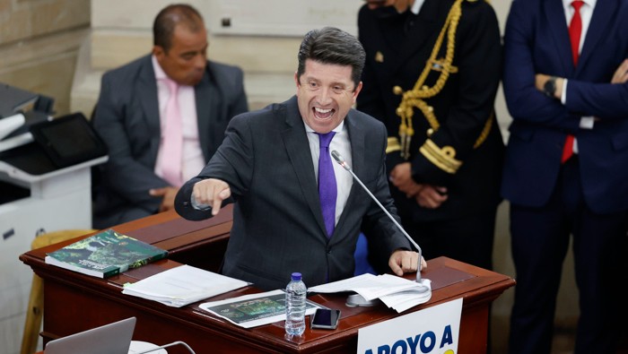 El ministro de Defensa colombiano, Diego Molano, debía dar explicaciones sobre la masacre en Puerto Leguízamo, donde participó el Ejército.