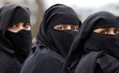"Deberían llevar un tchadri (otro nombre para el burka], porque es tradicional y respetuoso" , señala el decreto firmado por el líder supremo afgano.