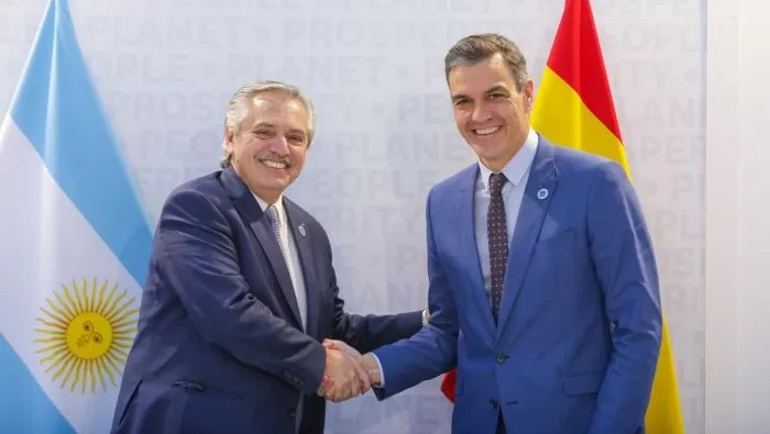 En España, Alberto Fernández se reencontrará con el presidente de Gobierno español, a quien recibió el año pasado en Buenos Aires.