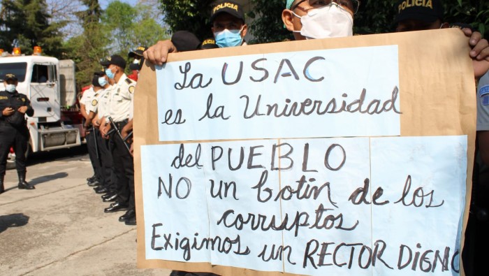 Los cuerpos de comités de los pueblos originarios se hacieron presentes en rechazo al fraude electoral de las elecciones a rector de la Usac.