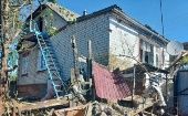 Gladkov apuntó que un edificio próximo a una vivienda afectada quedó completamente destruido.