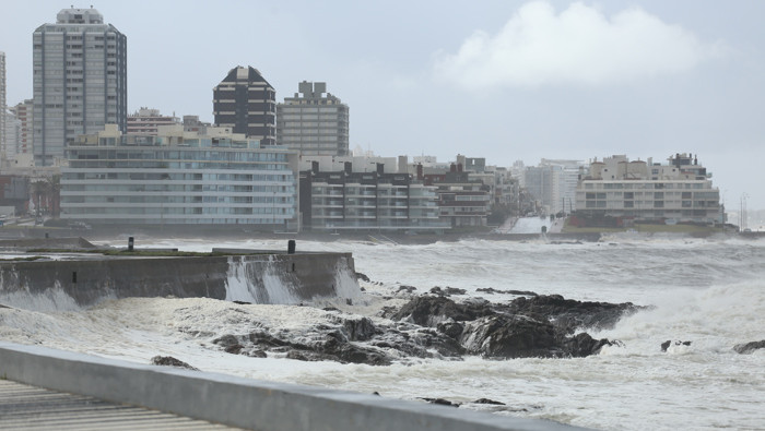Ciclón Yakecan abandona Uruguay y atraviesa el sur de Brasil