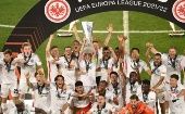 El Eintracht Frankfurt vuelve a ganar una Copa Europa de la UEFA desde 1980 y regresa a la Copa de Campeones desde 1960.