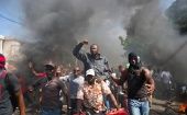 Los manifestantes colocaron barricadas en una zona cercana al centro de Puerto Príncipe y bloquearon el tráfico de la avenida John Brown.