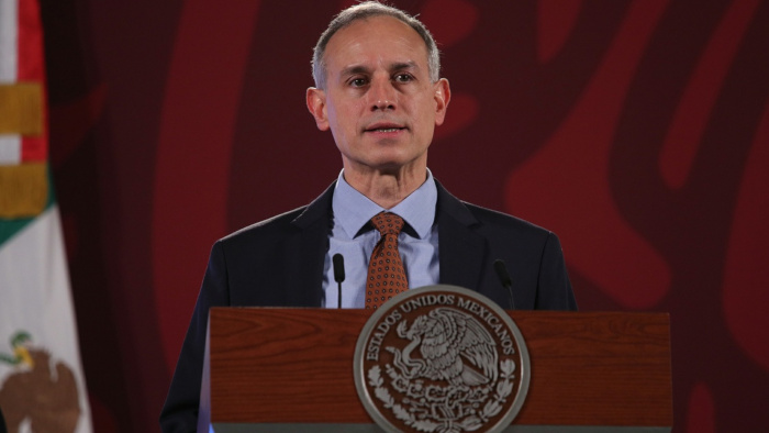 El subsecretario de Salud, Hugo López-Gatell, agregó que el hombre, cuya identidad no reveló, se encuentra estable y en aislamiento preventivo en la Ciudad de México.