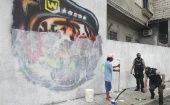 La policía ecuatoriana desplegó un operativo para limpiar símbolos y grafitis. 