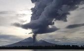 El departamento de gestión de riesgos geológicos del país insular indicó que el volcán Ulawun emitió nubes de ceniza durante 15 minutos.