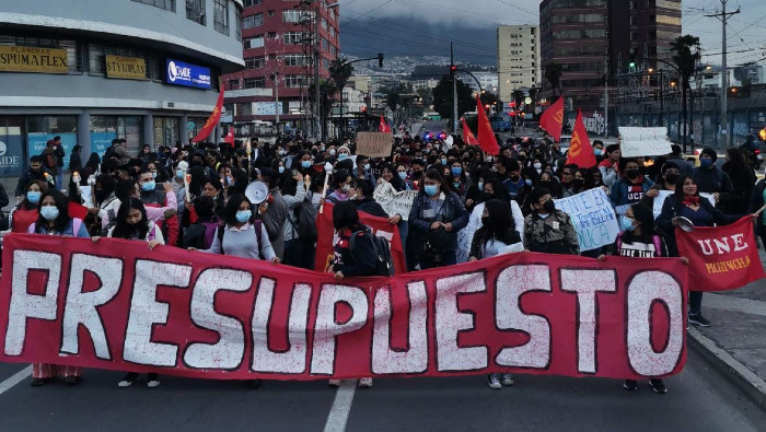 Los estudiantes universitarios de Ecuador reclaman mayores fondos para la educación pública y que el Gobierno de Guillermo Lasso deje de improvisar en materia educacional.