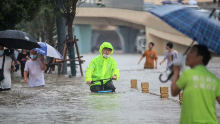 Las lluvias torrenciales en el sur de China han matado al menos a 32 personas, impactado a millones de residentes y causado miles de millones de yuanes en pérdidas económicas.