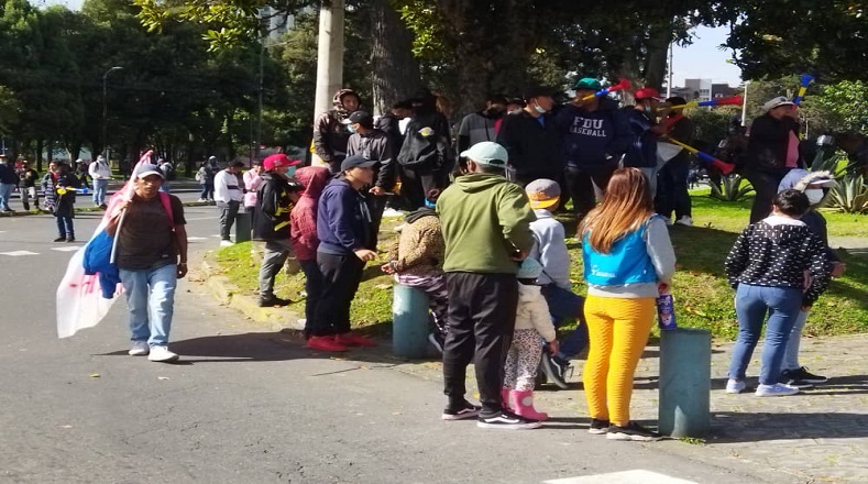 La Unión Nacional de Educadores de Ecuador (UNE) se sumaron este jueves a la jornada del paro nacional contra las políticas del Gobierno del presidente Guillermo Lasso. En esta ocasión, se concentraron en el parque El Arbolito ubicado en Quito (capital).