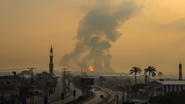 Los misiles impactaron sitios ubicados al este del barrio al-Zaytoun y al este del Cementerio Oriental en la ciudad de Gaza y otros al este de Juhr Ad-Dik.