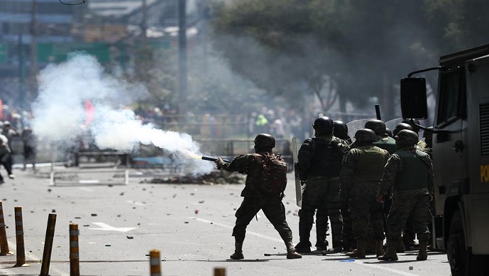 Policía ecuatoriana reprime a manifestantes del paro nacional | Noticias | teleSUR