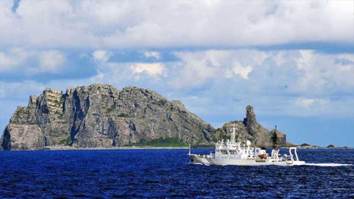 El Ministerio de Defensa de Japón dijo que un barco naval chino navegó cerca de las Islas Diaoyu el lunes.