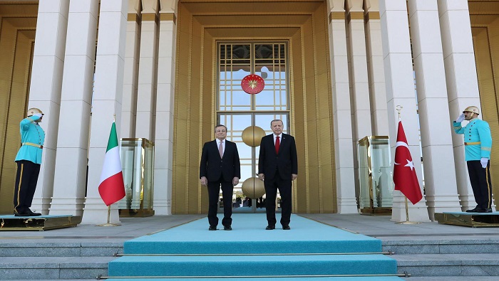 El presidente turco, Recep Tayyip Erdogan, recibió al primer ministro italiano con una ceremonia oficial en la capital Ankara.