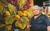 Estudió en la Escuela de Bellas Artes de Quito, donde recibió el título de Pintor y Escultor en 1941, obteniendo resultados que lo avalaron como el mejor de su graduación.