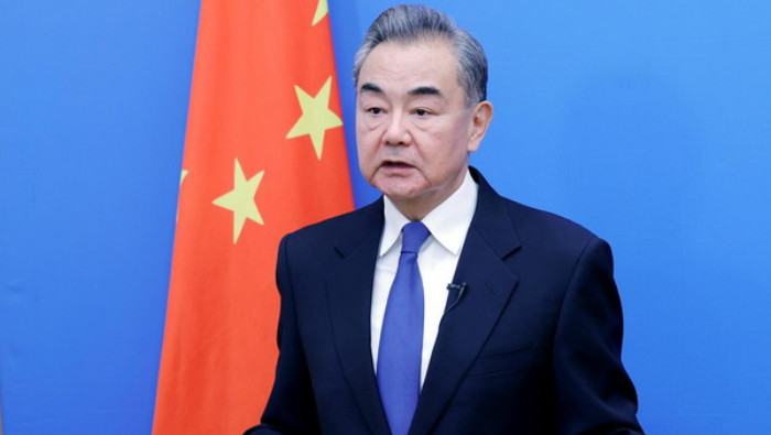 El titular de la diplomacia china instó a las partes a “aprender seriamente de las lecciones