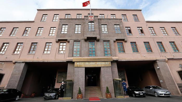 Türkiye cumple con sus responsabilidades de acuerdo con el acuerdo negociado sobre las exportaciones de granos de Ucrania: Ministro de Defensa